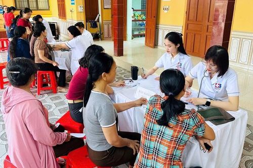 Khám, tầm soát ung thư miễn phí cho hàng trăm người dân