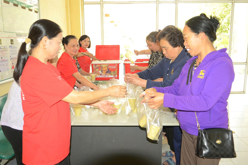 Lan tỏa yêu thương từ những nồi cháo nghĩa tình