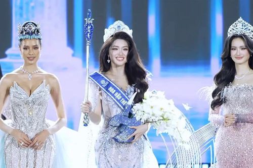 Người đẹp Phan Phương Oanh đăng quang Hoa hậu Thế giới Việt Nam 2025
