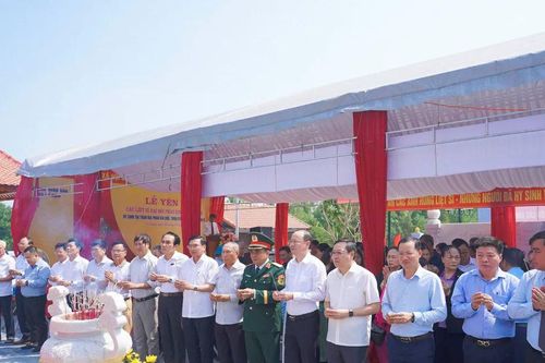 Trang nghiêm lễ yên vị các liệt sĩ Đại đội pháo binh 45 Hà Tĩnh