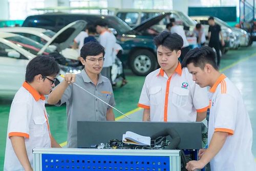 Không trúng tuyển lớp 10 công lập: 'Cánh cửa' học nghề, giáo dục thường xuyên rộng mở