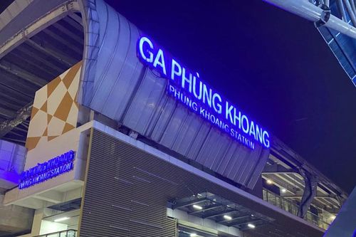 Người trẻ bỏ xe máy, chọn tàu điện đi làm mỗi ngày