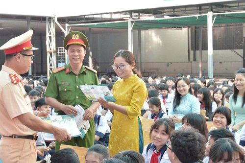 Hàng nghìn học sinh 'chứng kiến' các hành vi dẫn đến TNGT