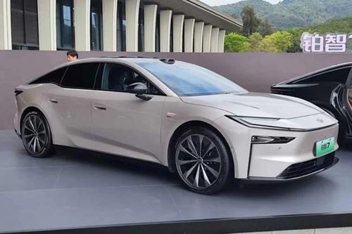 Toyota bZ7 cực hút khách, 'cháy hàng' với hơn 3.100 đơn chỉ sau 1 giờ