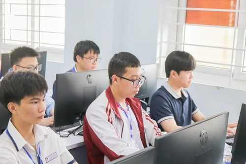 Gần 500 tài năng trẻ hội tụ tại Chung kết thi lập trình Hue-ICT Challenge 2026