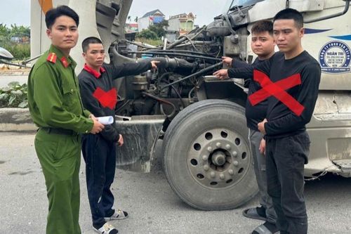 Khởi tố nhóm đối tượng trộm 'hộp đen' xe container để bán lấy tiền tiêu xài