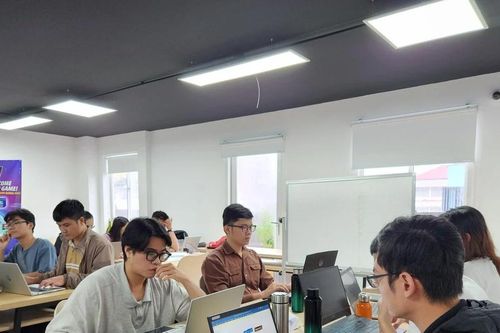 Ranh giới giữa 'làm chủ' và 'lệ thuộc' AI