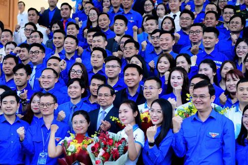 Thủ tướng nhắn nhủ '6 tiên phong': Người trẻ gạt tư duy bằng cấp, dám bước vào vùng chưa có lối mòn