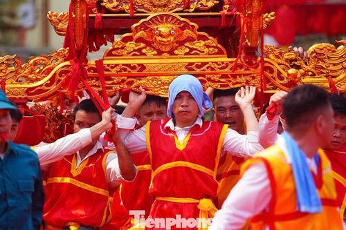 Cảnh tượng hàng vạn người rước kiệu