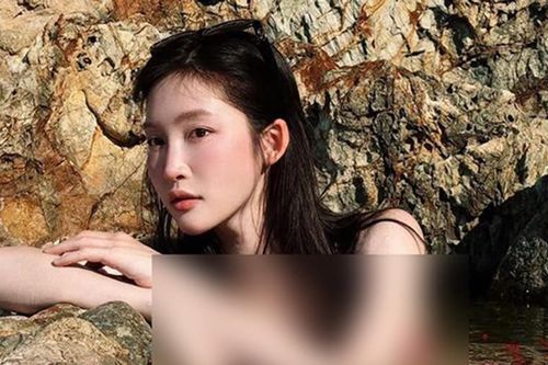 Juky San 'cúi đầu nhận lỗi' vì hành động mặc bikini tắm trong Giếng Tiên