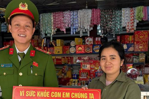 Phó công an xã 'gây sốt mạng' nhờ tuyên truyền pháp luật dễ hiểu, dễ nhớ