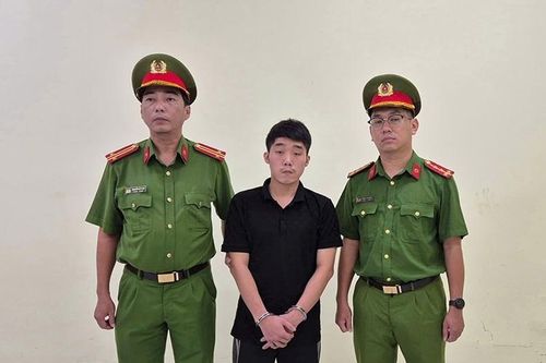 Truy tố 2 TikToker 'Tàng Keng Ông Trùm' và 'Dù Bầu Trời'