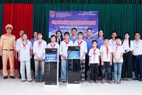 VKSND khu vực 5, tỉnh Sơn La phối hợp tuyên truyền pháp luật và bàn giao công trình 'Nước sạch cho em'