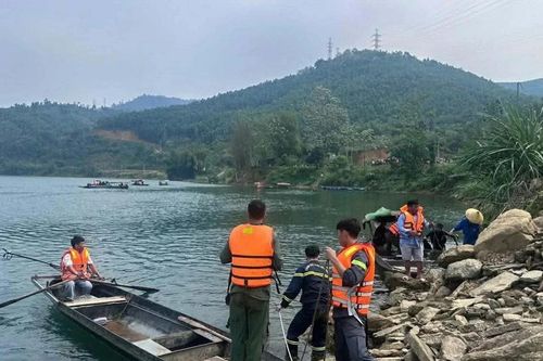 Tìm thấy thi thể hai vợ chồng bị lật thuyền trên lòng hồ thủy điện Chiêm Hóa