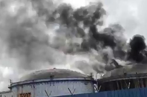 Video nhà máy lọc dầu ở Israel bốc cháy sau khi bị tấn công bằng rocket