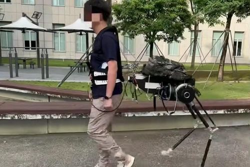 Trung Quốc chế tạo bộ giáp robot giúp con người giảm 35% tiêu hao năng lượng