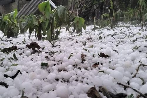 Mưa đá, dông lốc kèm sét gây thiệt hại nặng: 4 người tử vong, nhiều nhà dân hư hỏng
