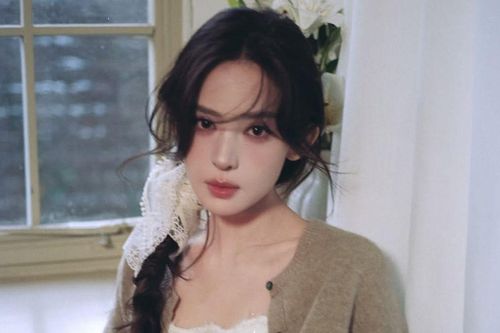 Cổ Lực Na Trát được khen ngoài đời 'đẹp gấp 10 lần' so với trên ảnh