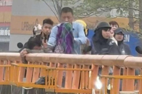 Đôi vợ chồng khiến Đại úy Công an gấp rút giữ chặt, chuyện phía sau càng gây cảm động