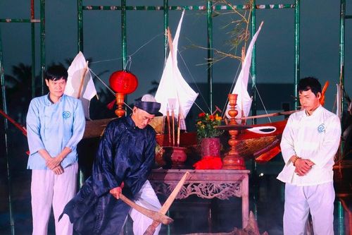 Giữ hồn lễ hội mùa xuân