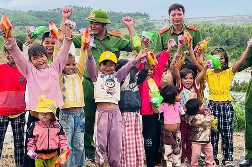 Kbang: Lan tỏa yêu thương từ 'Gian hàng hạnh phúc'