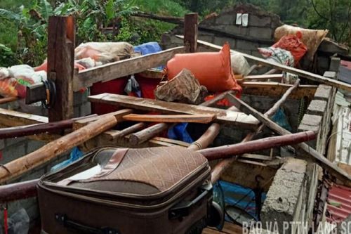 Mưa dông, lốc gây thiệt hại nhiều tài sản