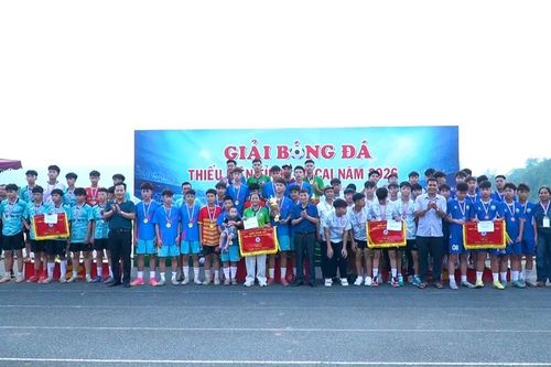 Bế mạc Giải Bóng đá Thiếu niên tỉnh Lào Cai năm 2026: FC Phong An lên ngôi vô địch