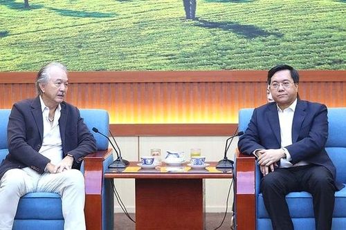 Chủ tịch UBND tỉnh Trần Duy Đông làm việc với Tập đoàn YCH Singapore