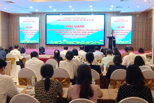 Bồi dưỡng kiến thức, kỹ năng về văn hóa công sở, đạo đức công vụ, đạo đức nghề nghiệp