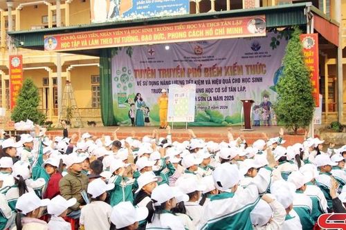 Tuyên truyền sử dụng năng lượng tiết kiệm, hiệu quả cho học sinh tại Trường TH, THCS Tân Lập