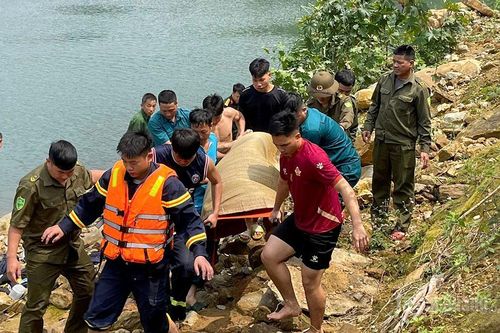 Đã tìm thấy thi thể hai nạn nhân trong vụ lật thuyền thương tâm tại hồ thủy điện Chiêm Hóa