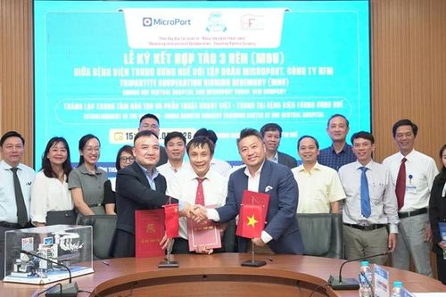 Ký kết thành lập Trung tâm Đào tạo Phẫu thuật Robot Việt - Trung