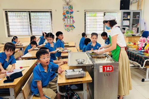 Hà Nội tăng giám sát bữa ăn bán trú