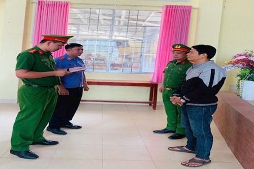 Bắt giam Giám đốc công ty để điều tra về hành vi sản xuất đường cát giả