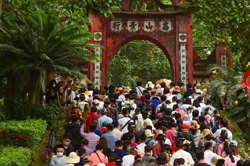 Doanh nghiệp chủ động cho người lao động nghỉ đến 9 ngày dịp Giỗ Tổ Hùng Vương, 30/4 và 1/5, cụ thể ra sao?