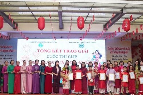 Phú Lương: Tôn vinh vẻ đẹp áo dài và giá trị gia đình