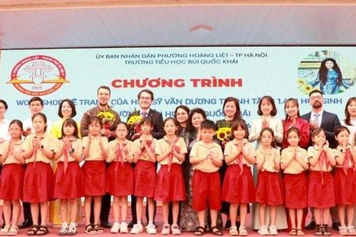 Thần đồng âm nhạc Romania và họa sĩ Văn Dương Thành truyền cảm hứng nghệ thuật cho học sinh Thủ đô
