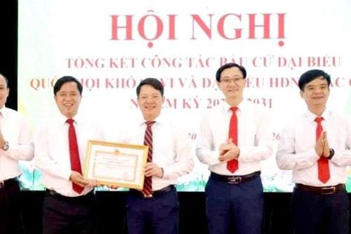 166 tập thể, cá nhân được khen thưởng về công tác bầu cử ở xã Ba Vì