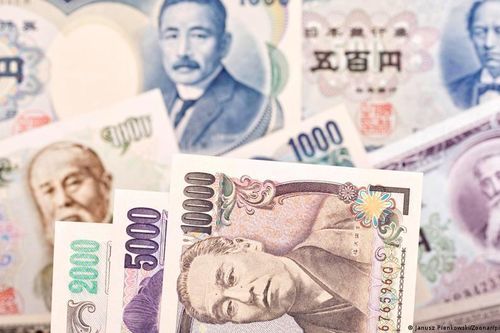Nhật Bản cân nhắc can thiệp tỷ giá, để ngỏ khả năng tăng lãi suất