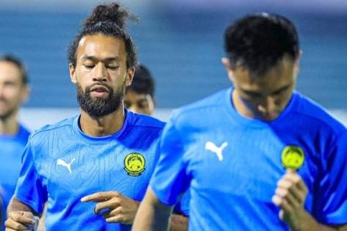 Dàn cầu thủ nhập tịch của tuyển Malaysia làm quen sân Thiên Trường