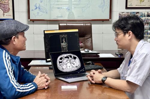 Người đàn ông ung thư gan giai đoạn muộn may mắn 'thoát án tử': Bác sĩ tiết lộ yếu tố quyết định!