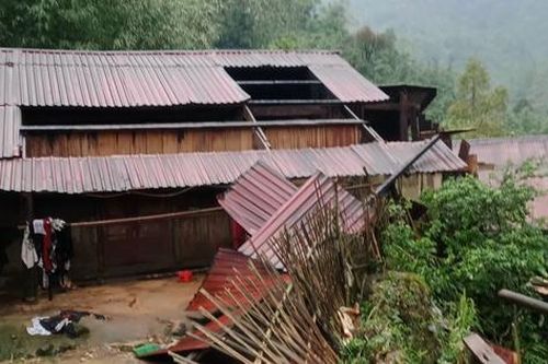 Dông lốc và mưa đá gây thiệt hại tại Lào Cai và Cao Bằng
