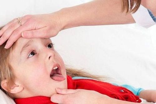 Trẻ thường xuyên viêm amidan, sốt… cần xử trí thế nào?