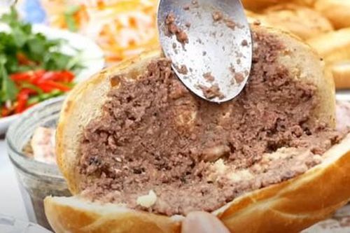 Nhiều người nhập viện sau ăn bánh mì ở Đắk Lắk: Bộ Y tế yêu cầu khẩn trương truy xuất nguồn gốc