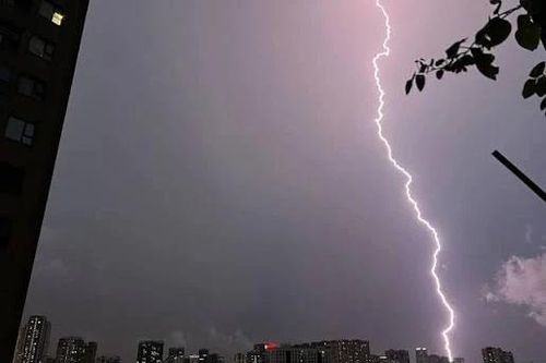 Bốn người chết, chín người bị thương do mưa đá, dông lốc, sét