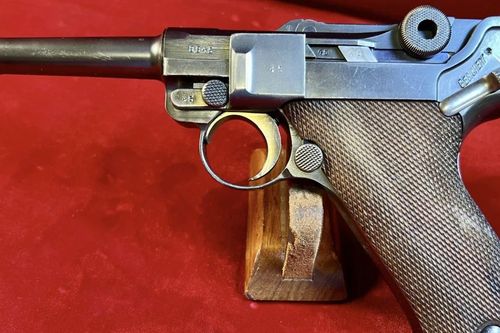 Luger P08 - súng ngắn bán tự động biểu tượng của Đức Quốc xã và là mục tiêu săn lùng của quân Đồng minh