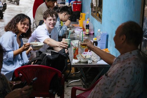 Khách Việt sành ăn thứ 2 châu Á