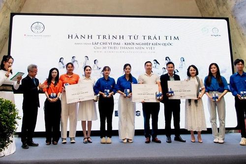 'Hành trình từ trái tim' tiếp lửa khát vọng khởi nghiệp, kiến quốc