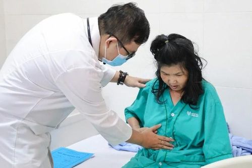 Bộ Y tế đề nghị tập trung nguồn lực, tích cực điều trị cho bệnh nhân nghi ngộ độc thực phẩm ở Đắk Lắk