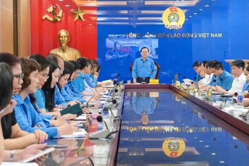 Nâng cao ý thức pháp luật, khả năng tự bảo vệ quyền lợi của người lao động
